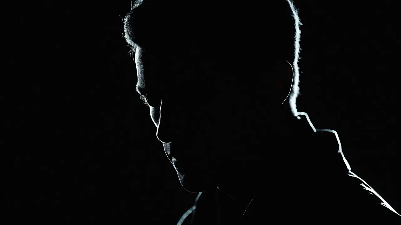 Edge Lighting and Silhouettes: A Cinematographer's Guide to Stylized Film Techniques